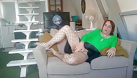 French amateur blonde seduces herself in her bedroom