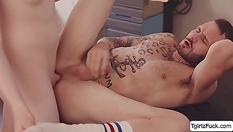 A blonde massage therapist is getting fucked in her asshole