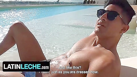 Gorgeous amateur actress gets off outdoors after sex